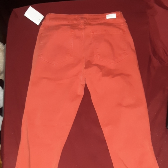 Form Fit Jeans! - Picture 3 of 4